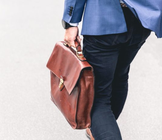 UK Pay Growth Accelerates as BoE Deliberates Interest Rates Worker