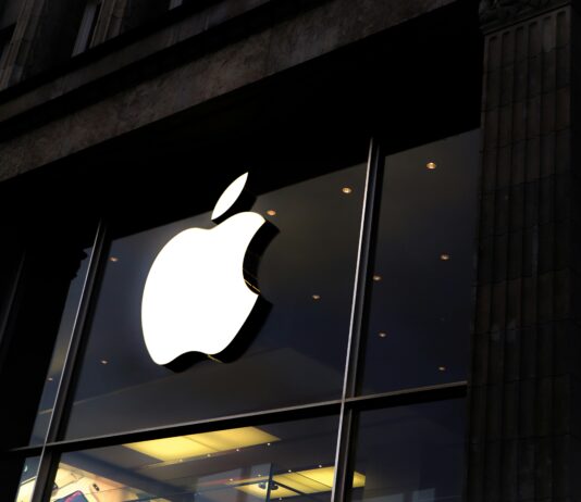 Apple is in Talks With Google Over iPhone AI Features Apple Store Hamburg, Hamburg, Deutschland