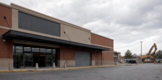 Publix trims some stores as it expands its overall footprint