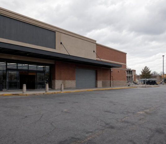 Publix trims some stores as it expands its overall footprint