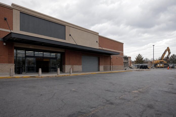 financialreader_publix-trims-some-stores-as-it-expands-its-overall-footprint Publix trims some stores as it expands its overall footprint